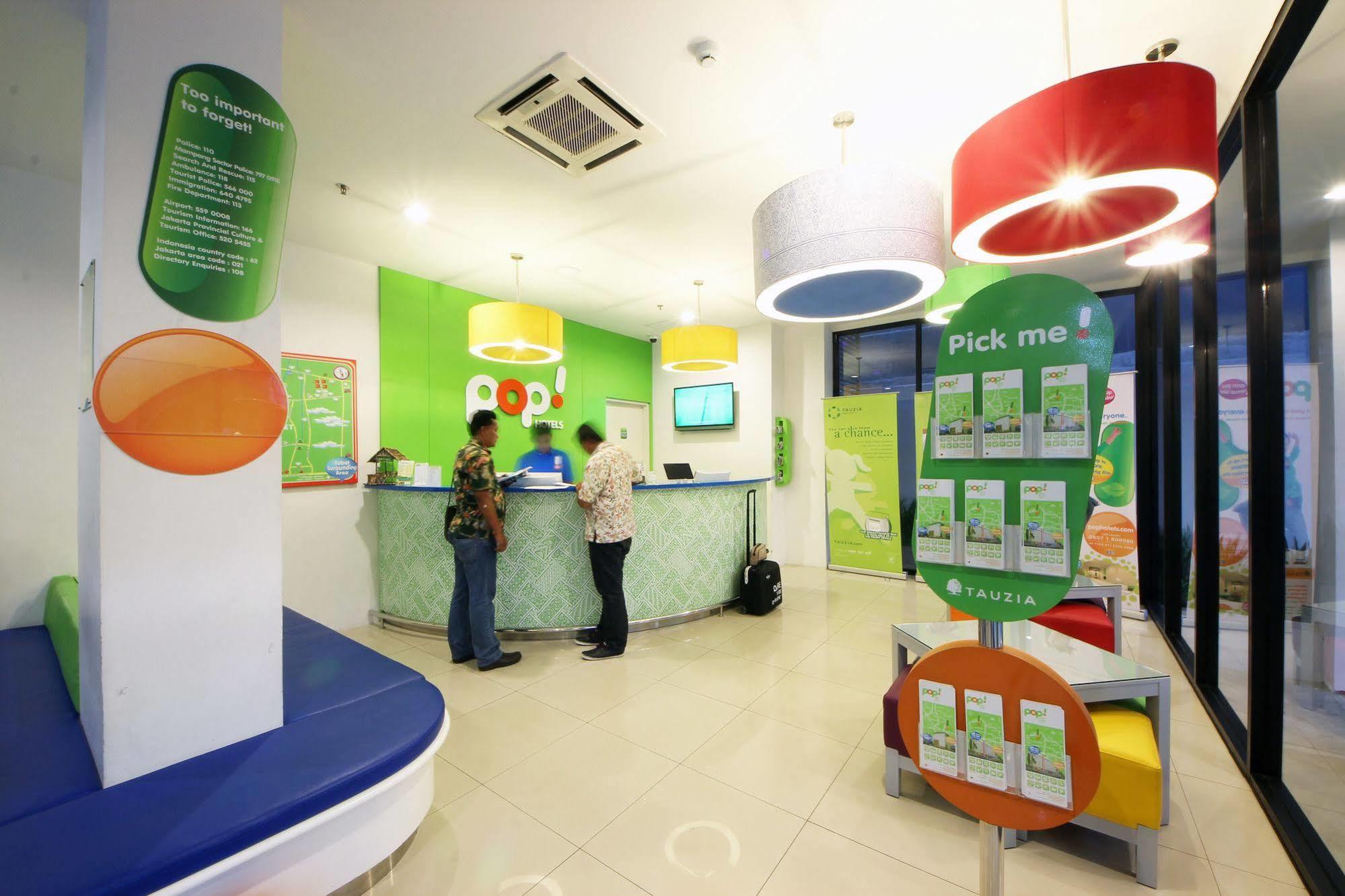 Pop! Hotel Tebet Jakarta Exteriör bild