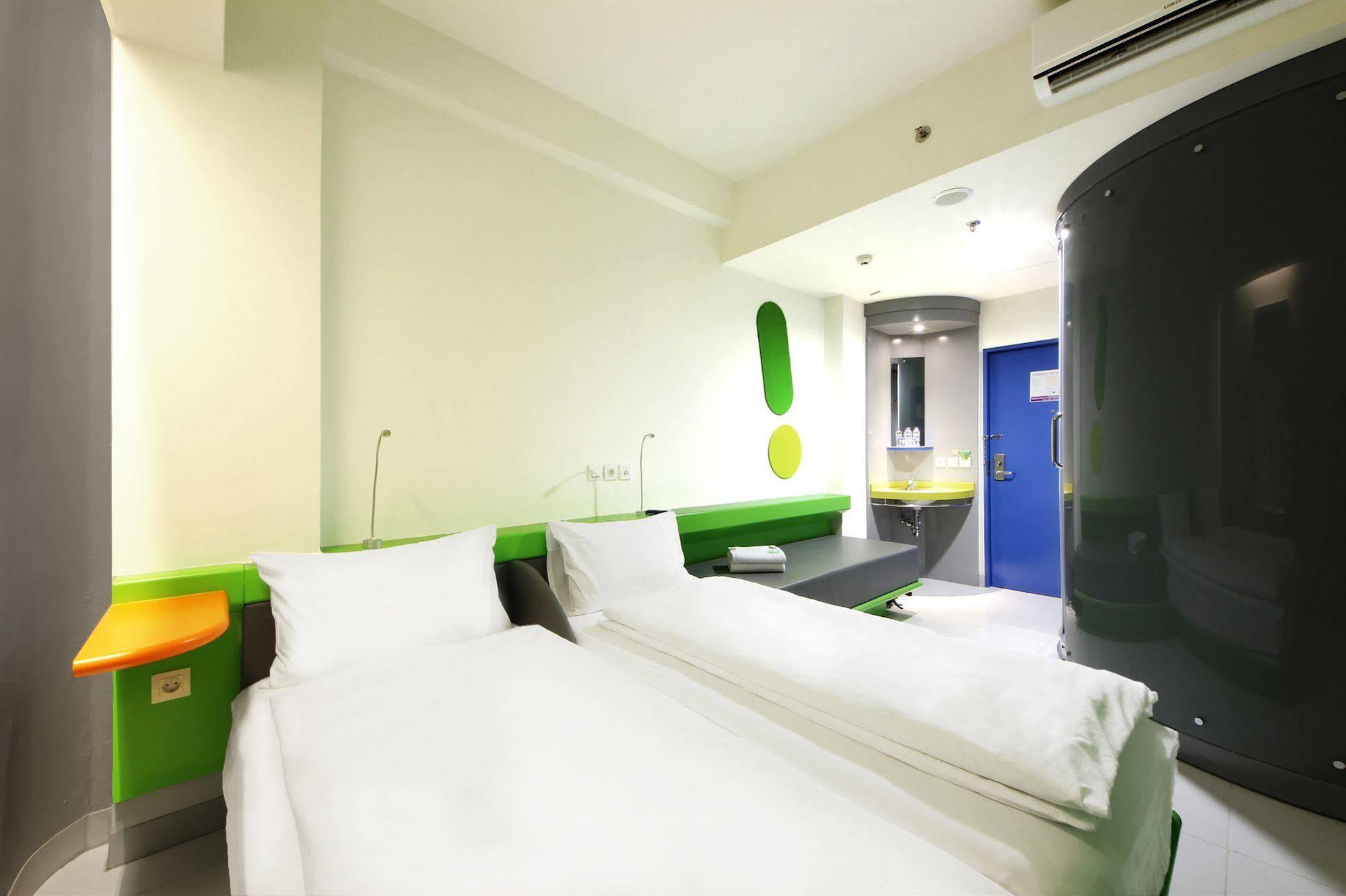 Pop! Hotel Tebet Jakarta Exteriör bild